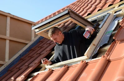 Pose de fenêtres de toit Velux à Lées-Athas